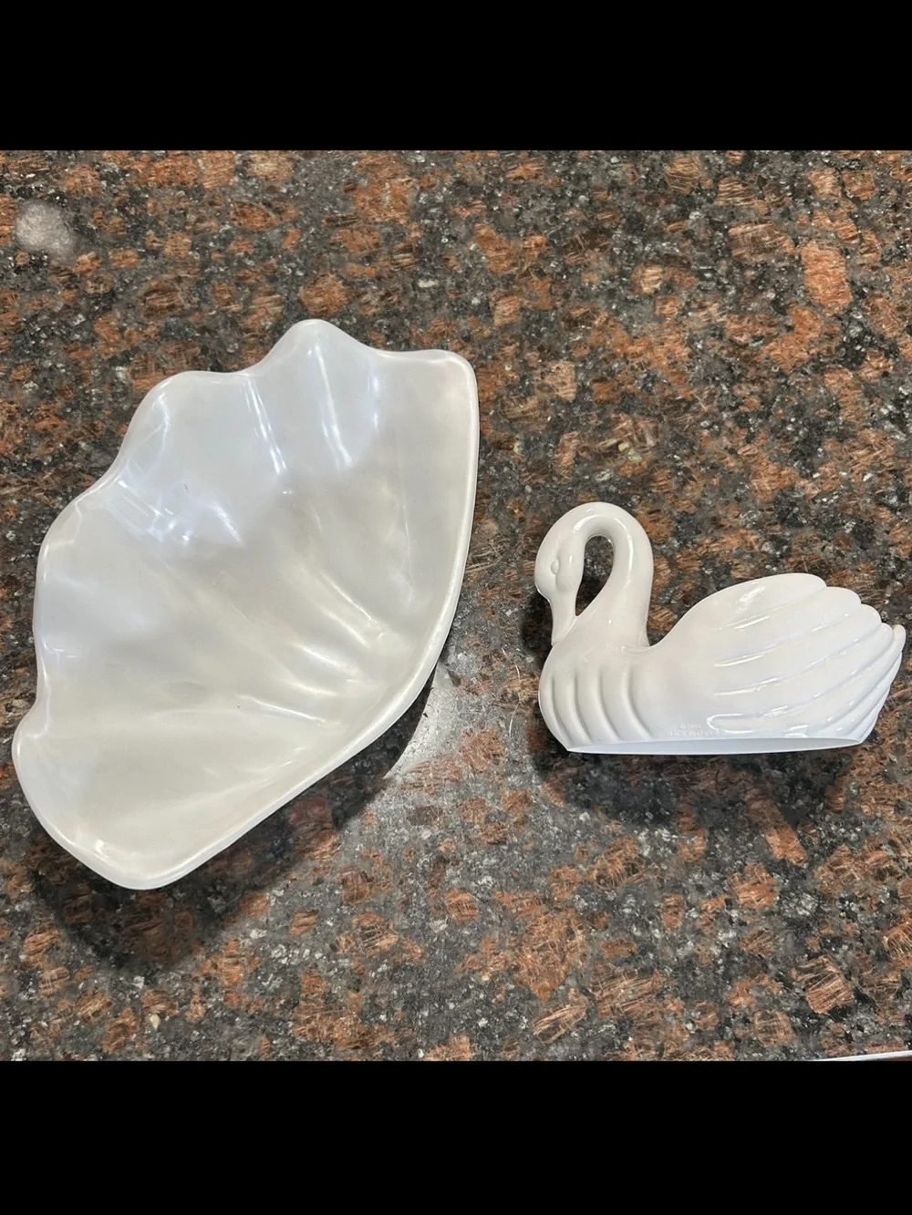 Set of 2 White Plastic Swan Trinket Dish & Shell Bowl Set